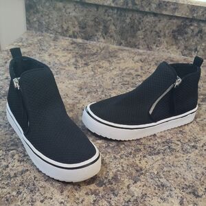 Steve Madden Black High-Top Sneakers with Side Zipper